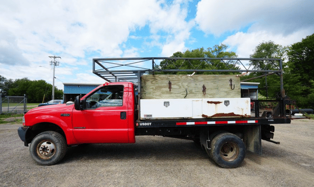 Image of Ford F-350 equipment image 1