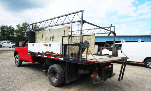 Image of Ford F-350 equipment image 2