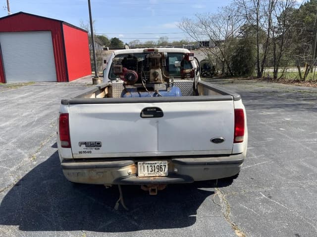 Image of Ford F-350 equipment image 4