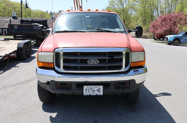 Image of Ford F-350 equipment image 1