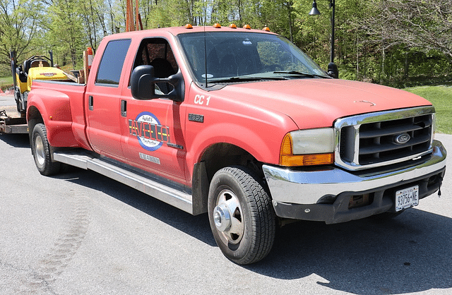 Image of Ford F-350 equipment image 3