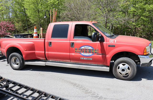 Image of Ford F-350 equipment image 4