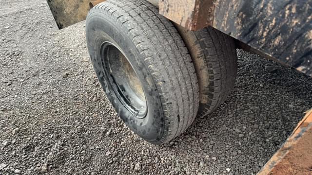 Image of Ford F-350 equipment image 4