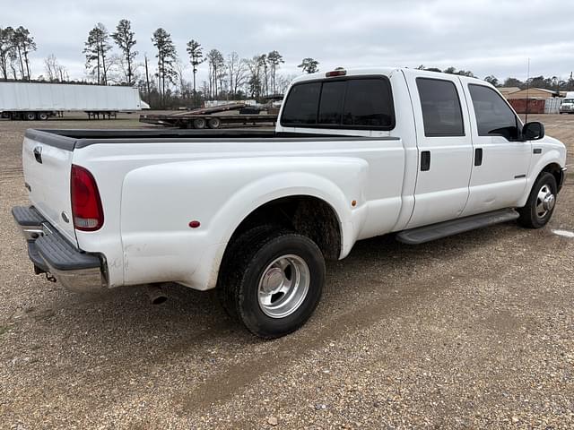 Image of Ford F-350 equipment image 3