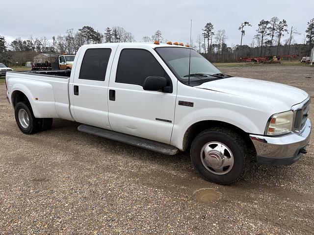 Image of Ford F-350 equipment image 4