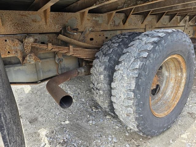 Image of Ford F-350 equipment image 4