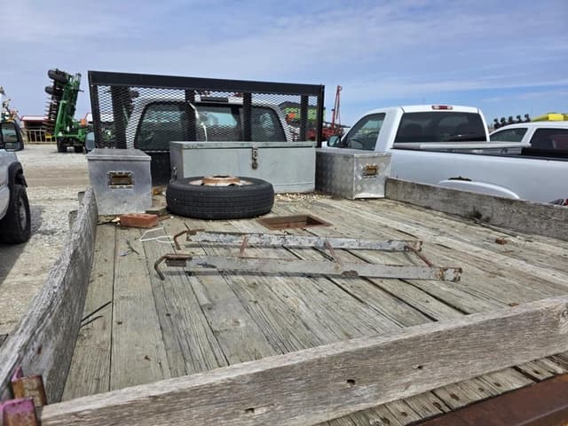 Image of Ford F-350 equipment image 2