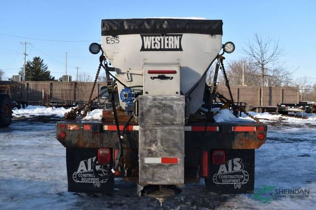 Image of Ford F-350 equipment image 3