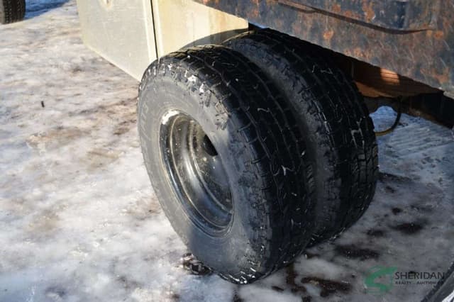 Image of Ford F-350 equipment image 4