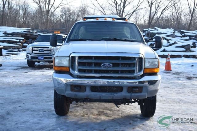 Image of Ford F-350 equipment image 1