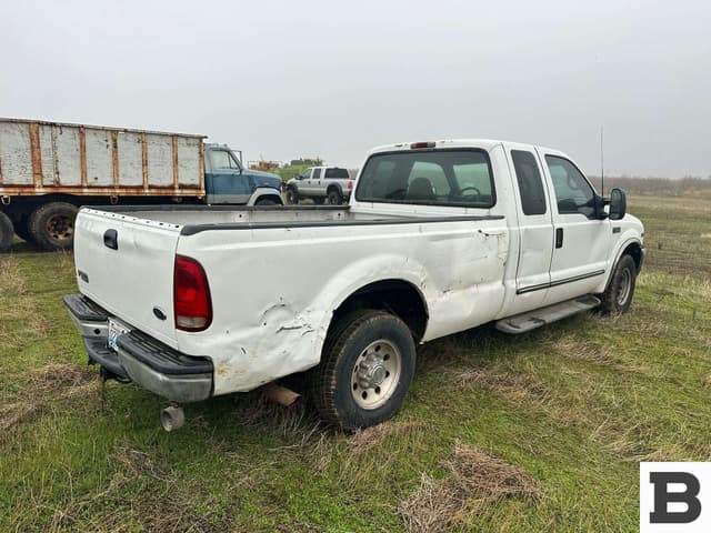 Image of Ford F-350 equipment image 4