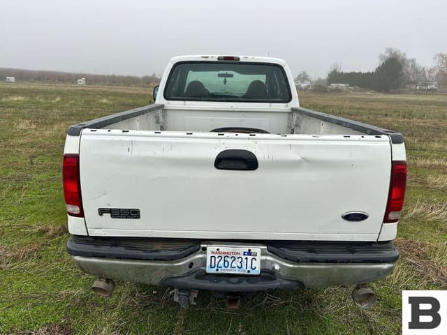 Image of Ford F-350 equipment image 3