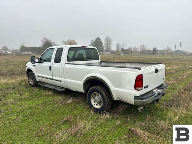Image of Ford F-350 equipment image 2