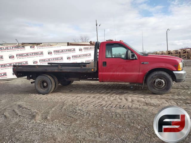 Image of Ford F-350 equipment image 3