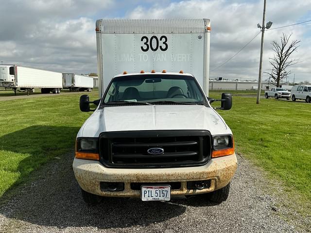 Image of Ford F-350 equipment image 2