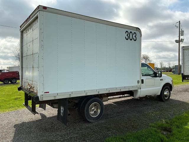 Image of Ford F-350 equipment image 4