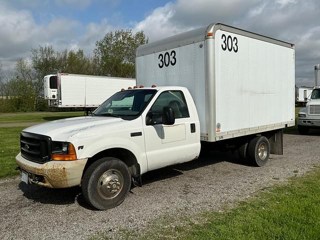 Image of Ford F-350 equipment image 1