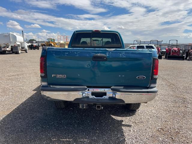 Image of Ford F-350 equipment image 3
