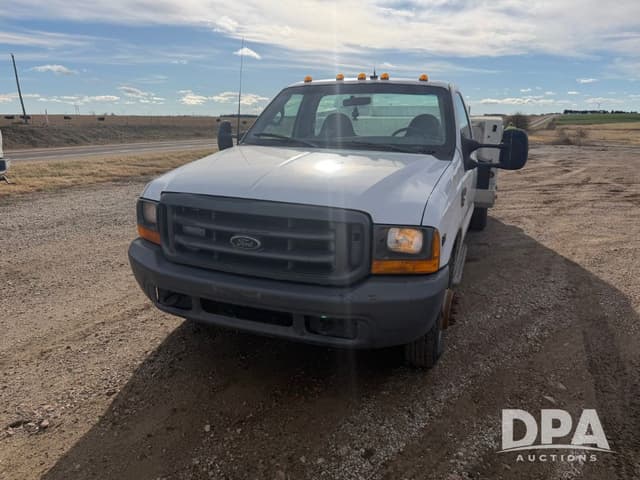 Image of Ford F-350 equipment image 1