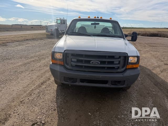 Image of Ford F-350 equipment image 2