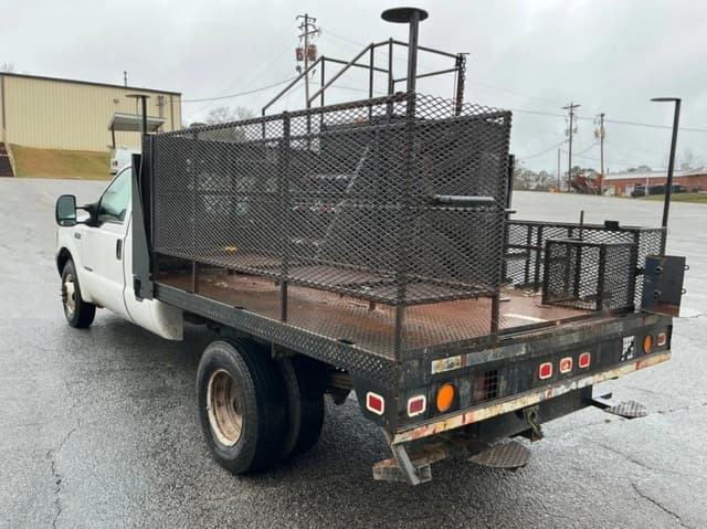 Image of Ford F-350 equipment image 2