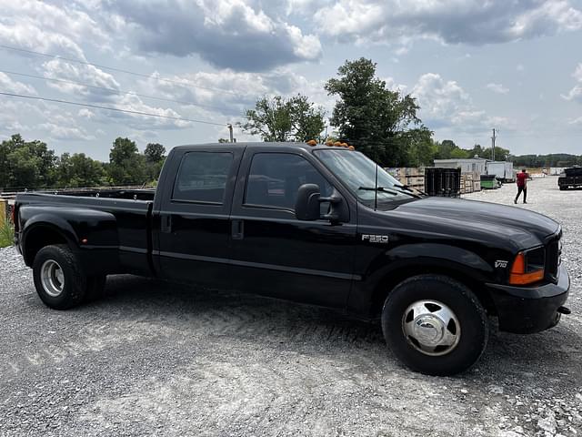 Image of Ford F-350 equipment image 3