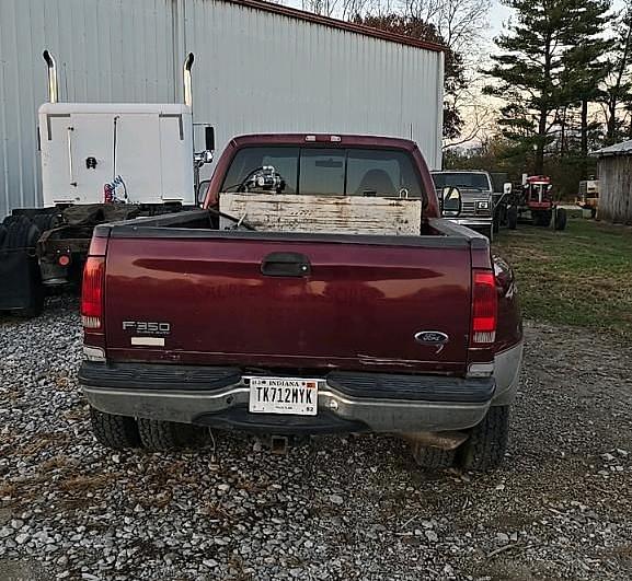 Image of Ford F-350 equipment image 4