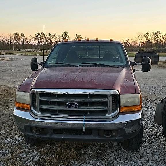 Image of Ford F-350 equipment image 3