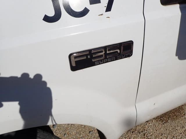 Image of Ford F-350 equipment image 2