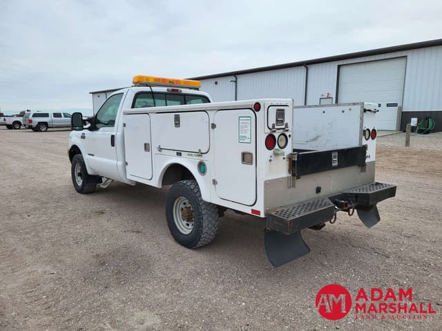 Image of Ford F-350 equipment image 3