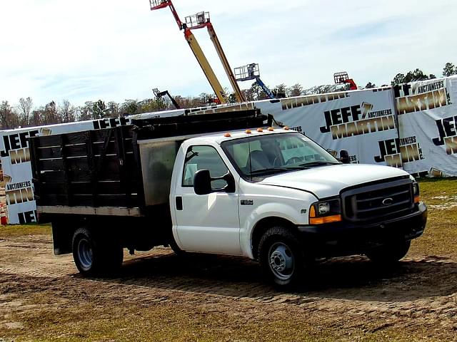 Image of Ford F-350 equipment image 2