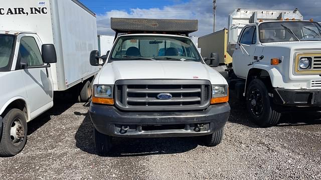 Image of Ford F-350 equipment image 1