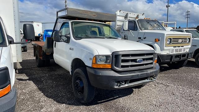 Image of Ford F-350 equipment image 2