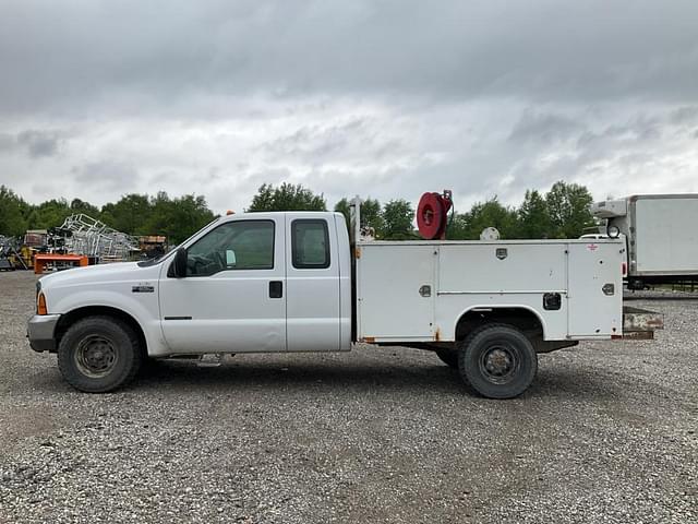 Image of Ford F-350 equipment image 1