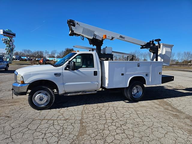 Image of Ford F-450 equipment image 4