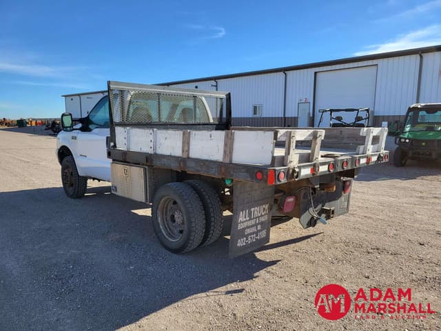 Image of Ford F-450 equipment image 3