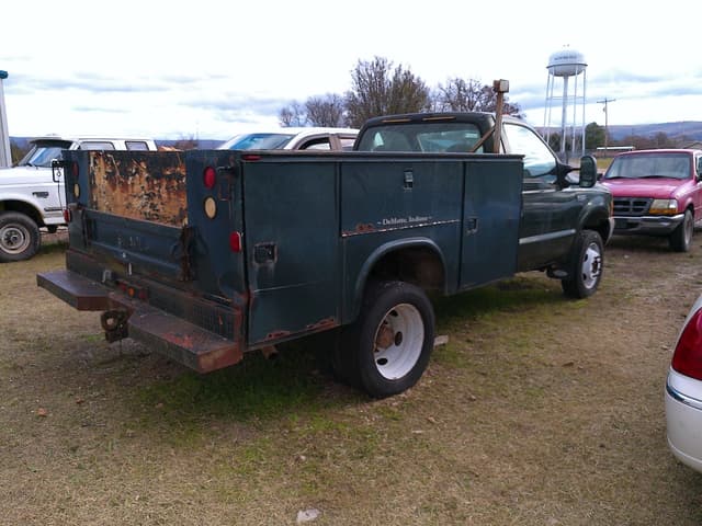 Image of Ford F-450 equipment image 3