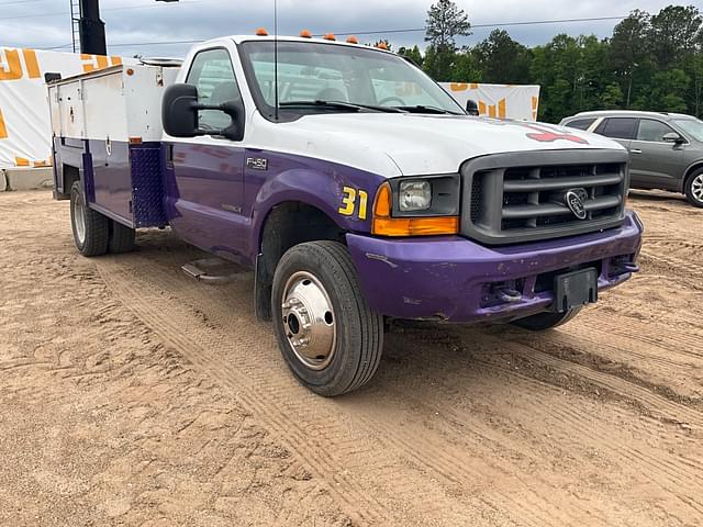 Image of Ford F-450 equipment image 2