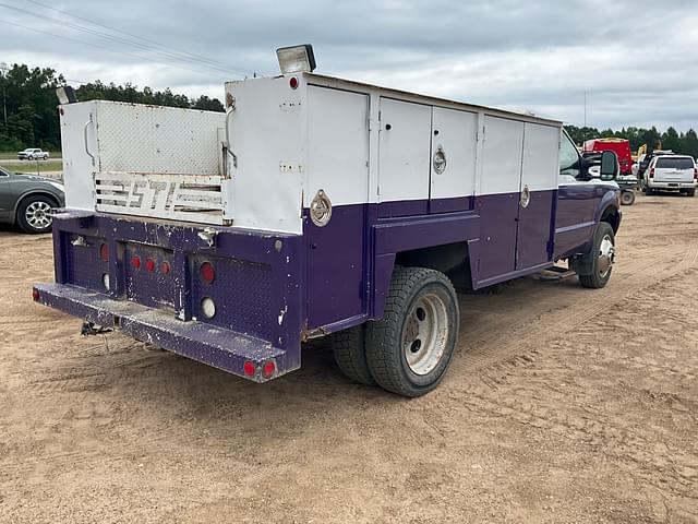 Image of Ford F-450 equipment image 4