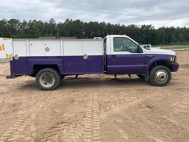 Image of Ford F-450 equipment image 3