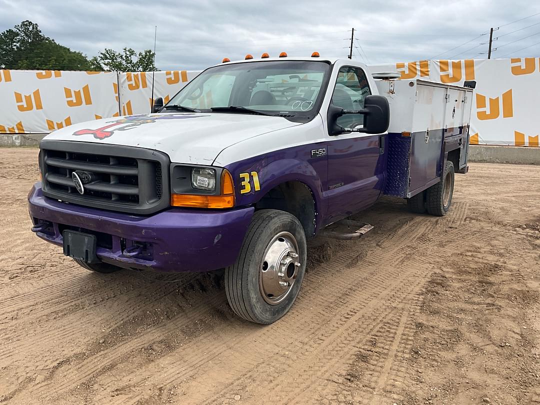 Image of Ford F-450 Primary image