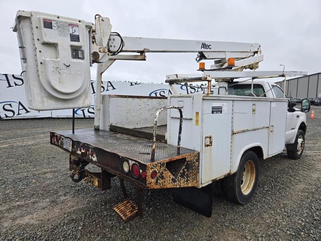 Image of Ford F-450 equipment image 4