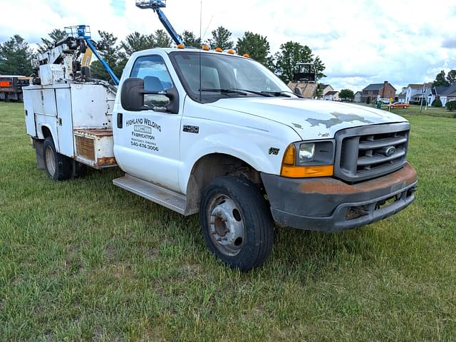 Image of Ford F-450 equipment image 2