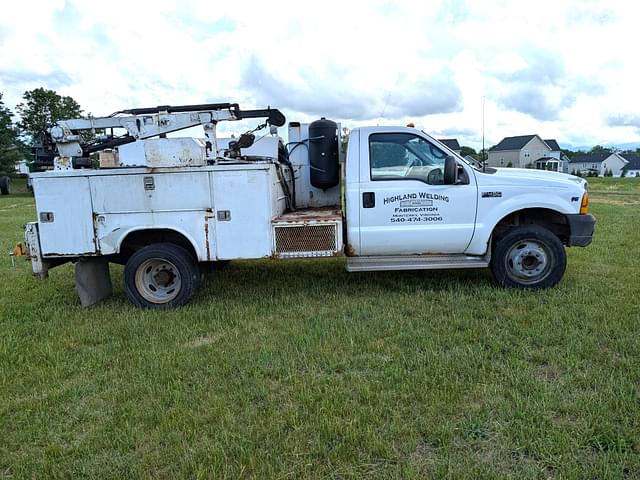 Image of Ford F-450 equipment image 4