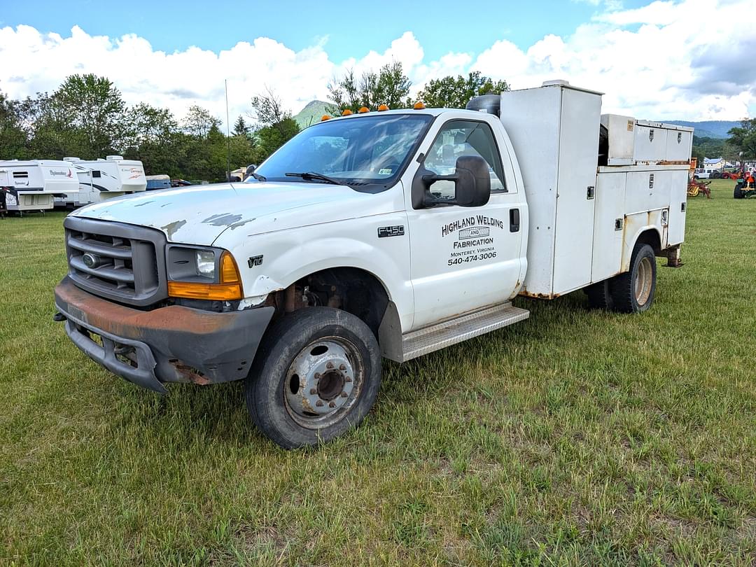Image of Ford F-450 Primary image