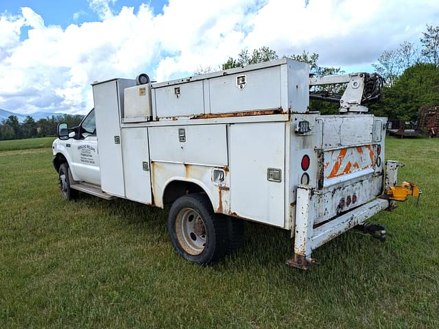 Image of Ford F-450 equipment image 3