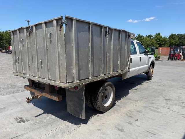 Image of Ford F-450 equipment image 2
