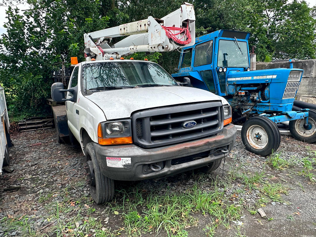 Image of Ford F-450 Primary image