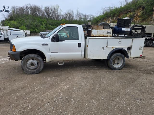 Image of Ford F-450 equipment image 4