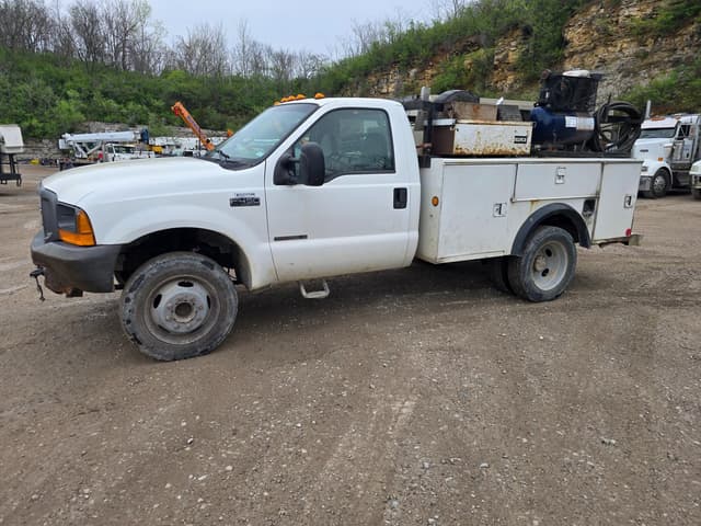 Image of Ford F-450 equipment image 3